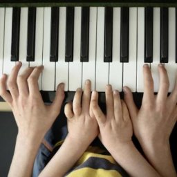 Самостоятельные, бесплатные уроки игры на синтезаторе и фортопиано
