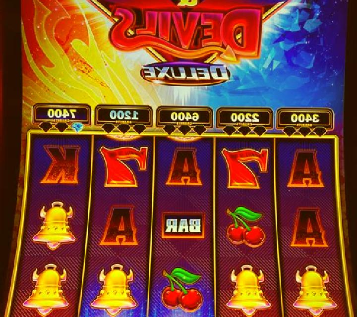 10x Deuce Wild Poker online slot