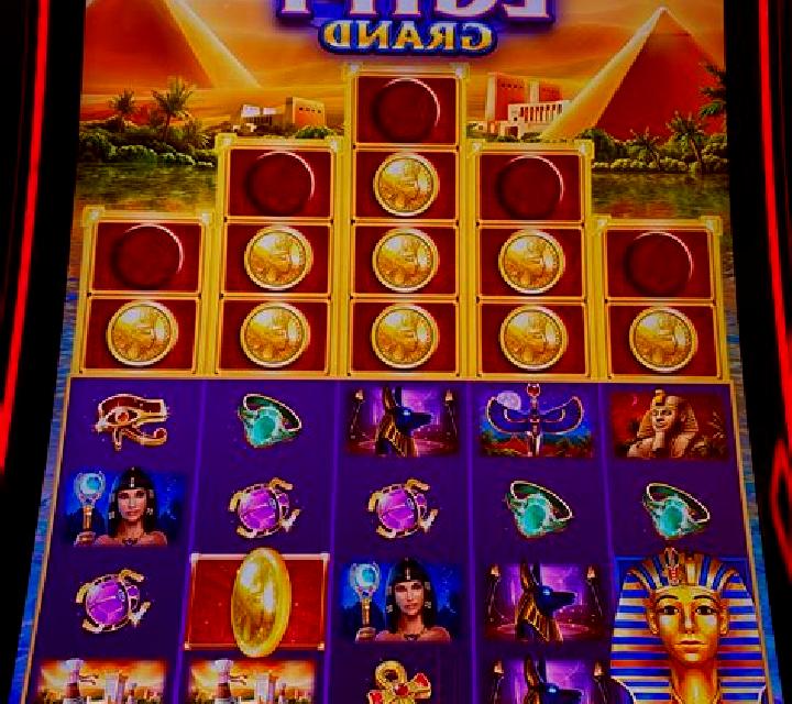 3 Coins: Egypt slot machine