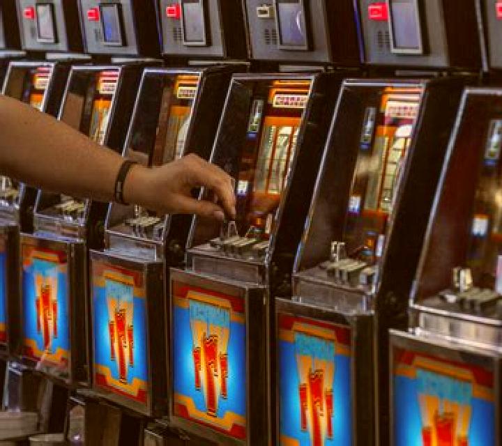 Black Lounge Bell Link slot machine