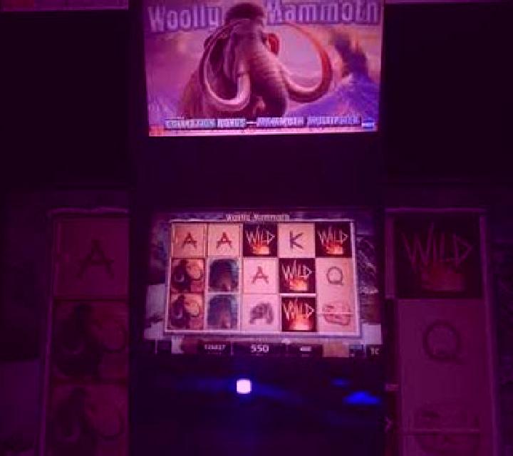 Burning Ice Deluxe slot machine