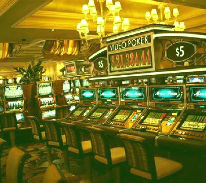 Daniela Blume Golden Throne slot game