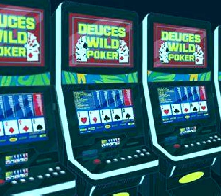 Deuces & Joker - Power Poker slot machine