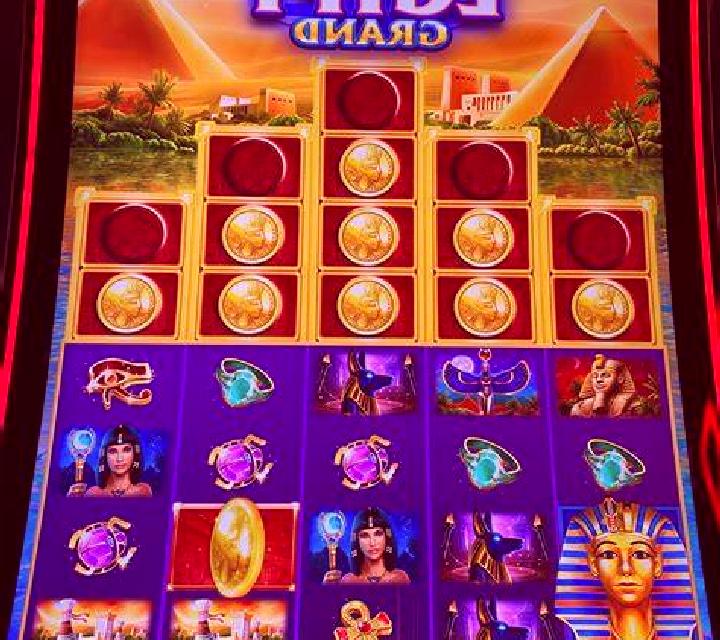 Double Aces & Faces (Red Rake) slot