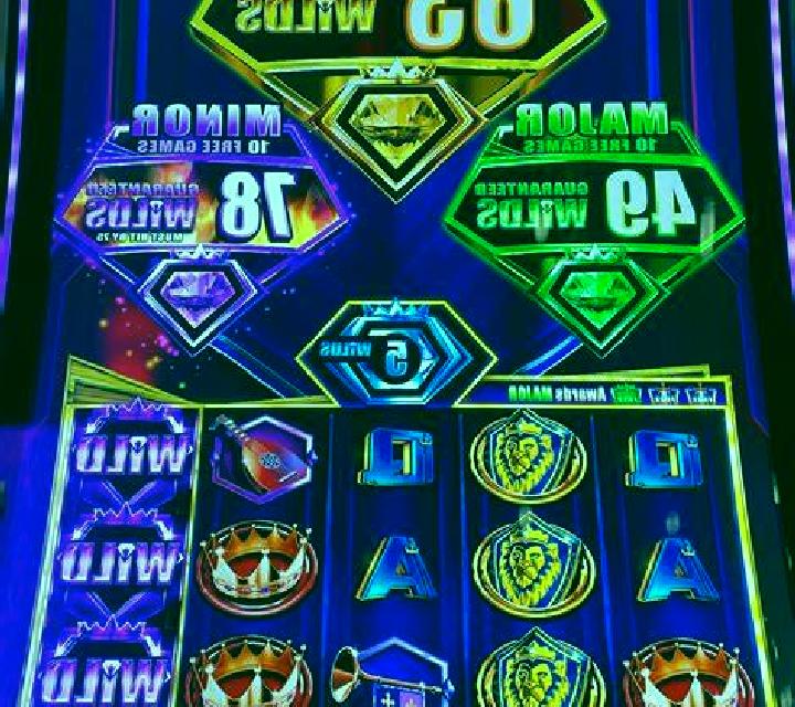 Enchanted Wolf Rising Rewards King Millions online slot