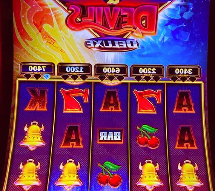 Glorious Diamonds slot machine