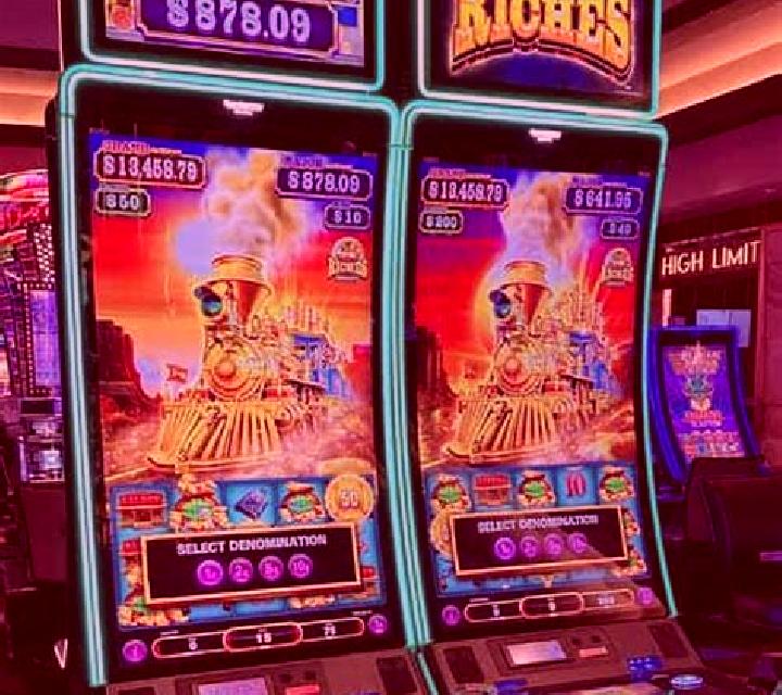 Hollywood Riches slot machine