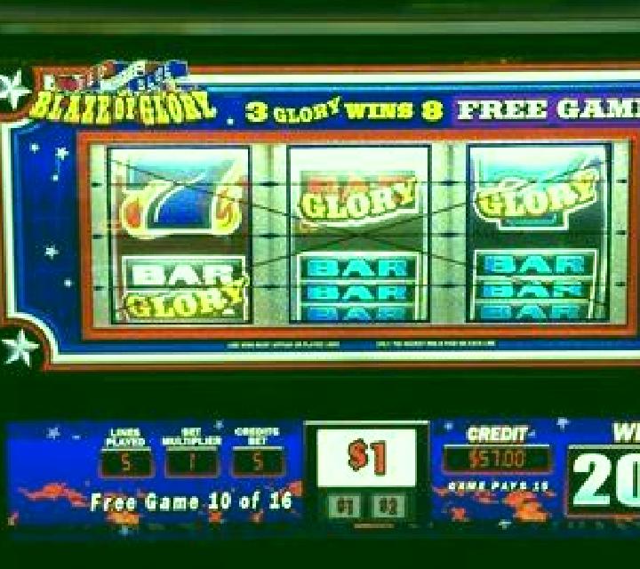 Lightning Clovers slot game
