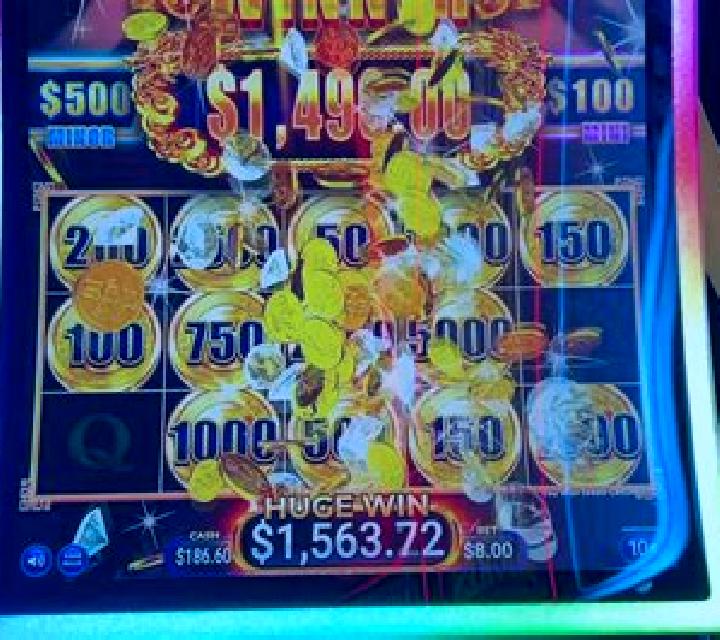 Pandariffic: Hold n Roll slot machine
