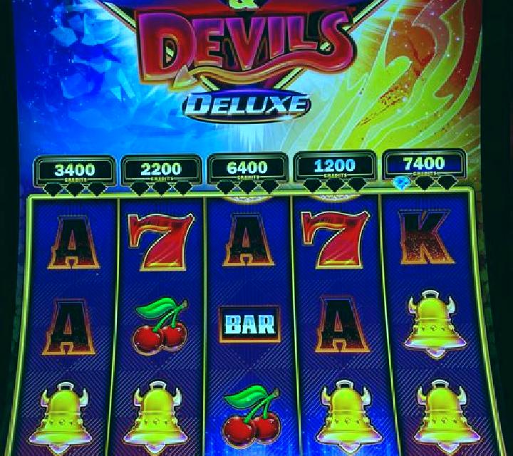 Power Diamonds Deluxe slot game