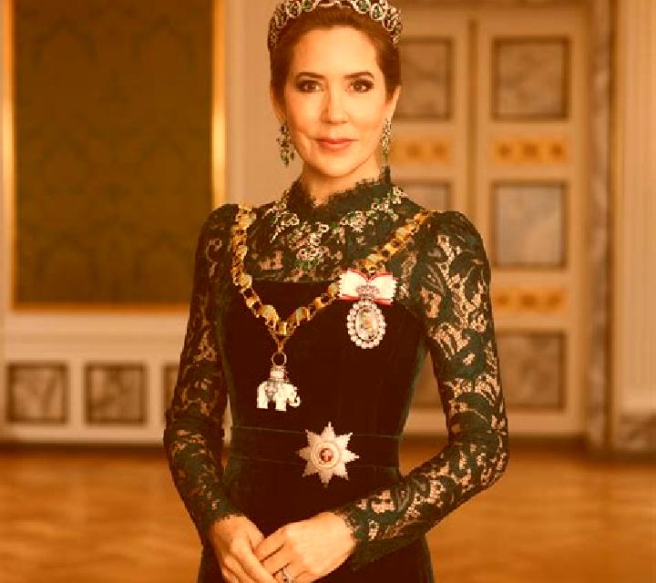Queens Crown slot machine