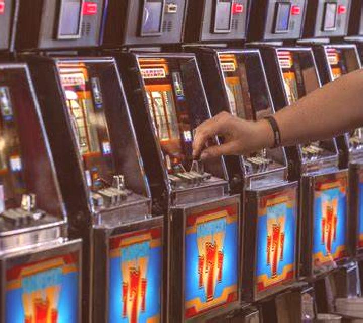 Royal Drop slot machine