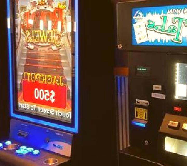 Royale Blackjack 3 online slot