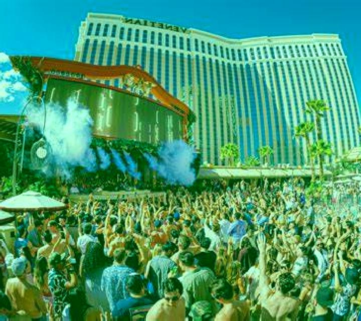 Vegas Pool Party slot game