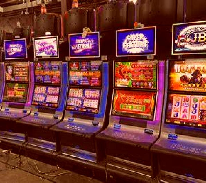 White Gold Blackjack slot machine