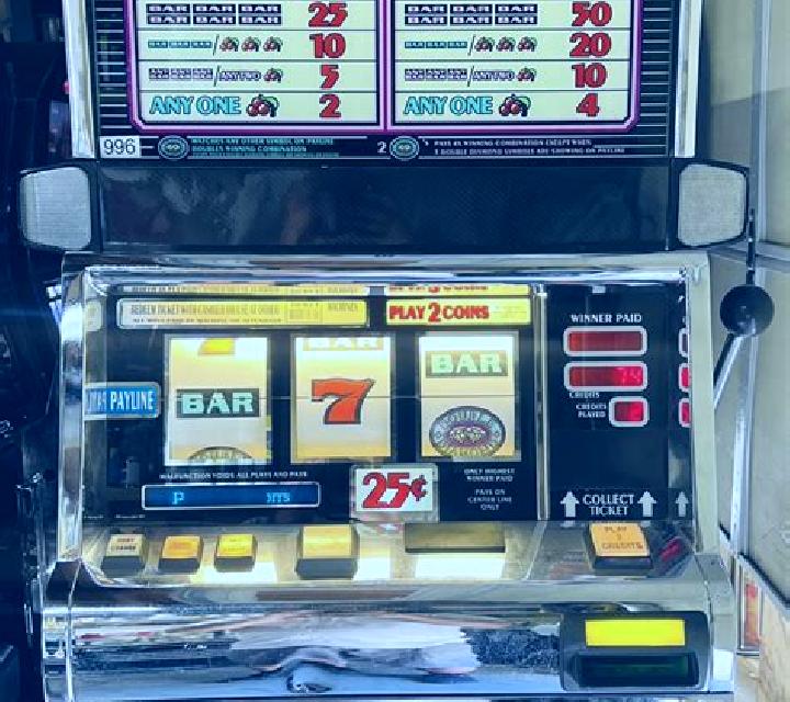 Wolf Diamond slot machine
